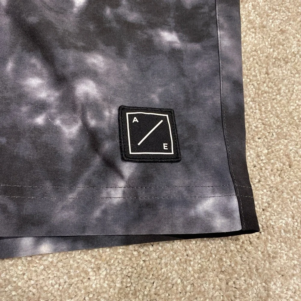 American Eagle Black‎ and White Tie Dye Board Shorts Size M